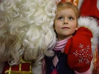 Дипломы помощников Деда Мороза вручили коломенским детям