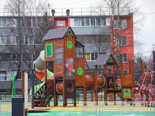 Свежие элементы и ограждения: где в Солнечногорске появились обновленные детские площадки в 2025 году