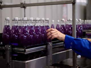 Убийца в стакане: врач раскрыл, почему сладкая вода опаснее водки для здоровья