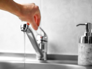 В дома и социальные объекты Ашиткова вернут воду после ремонтных работ