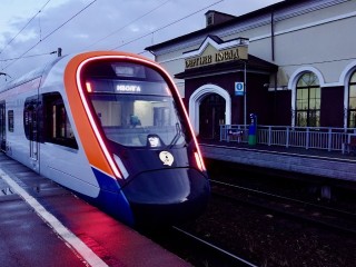 Бесшумно и в тепле: из Москвы до Сергиева Посада теперь можно домчаться на «Иволге»