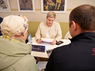 Вопросы дороги, лавочек и дезодорации решены за один день — выездная администрация в действии