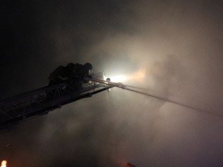 Пожарные приступили к тушению девятиэтажки в Егорьевске