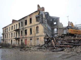 В Королеве приступили к сносу дома №4 на улице Шоссейной