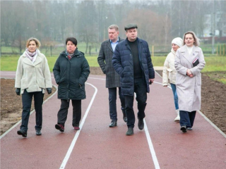 Бег, волейбол, воркаут: обновленную спортплощадку открыли у школы №16 в Колычеве