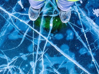 «Лед — непредсказуемая стихия»: Мишонова объяснила правила безопасности для детей зимой