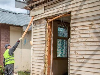 В Немчиновке снесли незаконный автосервис у МЦД-1