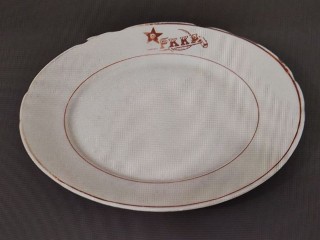 Раритетную посуду Красной армии из Ликино-Дулева выставили в Пскове