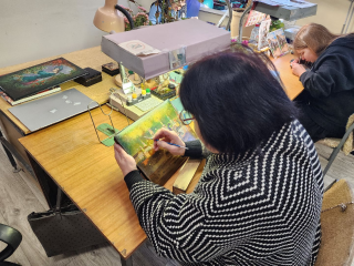 В Мытищах отметили мастеров легендарной миниатюры: где жители могут посмотреть уникальные федоскинские шкатулки и чем они ценны