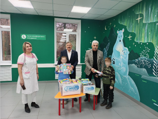 Подарки из «Коробок храбрости» получили юные пациенты Реутова