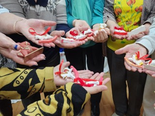 Каширские пенсионеры создают ароматные игрушки к Новому году