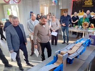 Конвейер, патефон, камин: на каширском заводе устроили конкурс творчества среди сотрудников