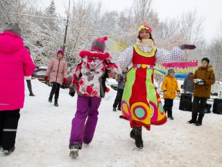 Двор как семья: в микрорайоне 4а жителей пригласили на веселый праздник
