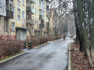 После обращения жителей подтопление у дома в микрорайоне Юбилейный устранят весной