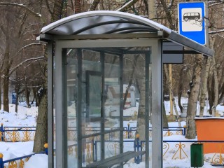 Расписание нового московского автобуса в Долгопрудном можно прочитать только лежа