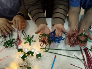 Новогодний мастер‑класс в Пушкино: как создание игрушки стало маленьким чудом в процессе реабилитации