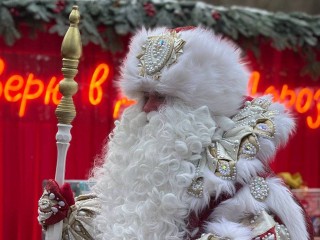 Игры, ярмарка и угощения: вечер с Дедом Морозом в резиденции будет насыщен событиями