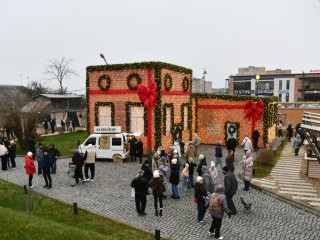 Дед Мороз уже в пути: в Истре открыли новую праздничную площадку для горожан