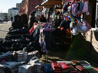 Сотни партий нелегального товара изъяты в Подмосковье: как не стать жертвой торгашей и какие требовать документы