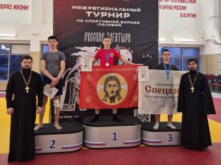 Соревнования «русских богатырей» открылись молитвой и окроплением святой водой