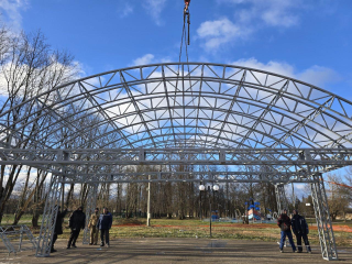 Новая сцена в парке «Ривьера» почти готова: жители получат возможность смотреть спектакли и концерты на свежем воздухе