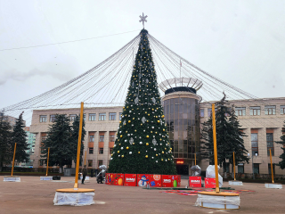 Последние приготовления в Реутове: город заканчивают украшать к Новому году