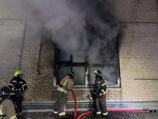 Одиннадцать пожарных три часа боролись с огнем в Быково