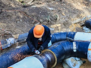 Аварийная служба ликвидировала прорыв трубопровода в Королеве