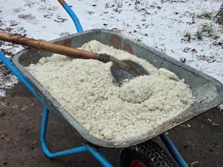 Превентивная обработка: чеховцам объяснили, зачем соль на чистых дорожках