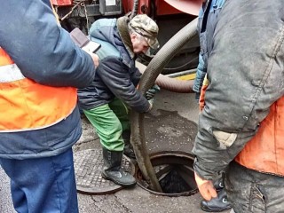 Сотрудники водоканалов ушли в подземелье: где в Подмосковье прошли ремонты сетей и как узнать о плановых отключениях воды заранее