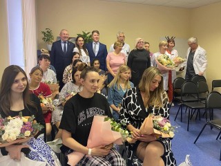 Мамам – цветы, врачам – благодарности: в Ногинском роддоме торжественно отпраздновали День матери