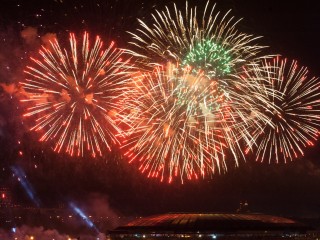 Штраф под елочку: где по закону можно взрывать петарды и чем опасен запуск во дворе