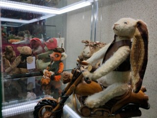 Игрушки с характером и секретом представили на выставке в Красногорске