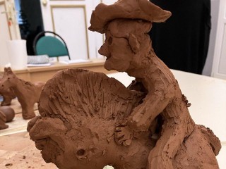 Глина в помощь психологу: необычный метод терапии освоили в Дмитрове