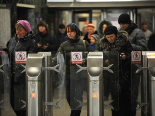 Губы не пропустили в метро: что пришлось сделать пассажирке перед сканером