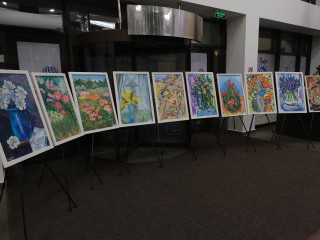 От детских рисунков до масляных полотен: в Дубне проходит выставка-аукцион в поддержку детей