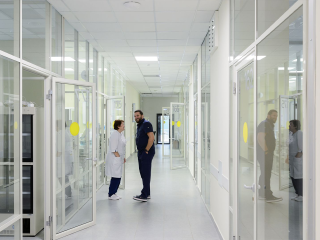 Всемирный день борьбы со СПИДом: медики рассказали, почему ранняя диагностика спасает жизнь