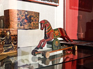 Почему в центре Сергиева Посада появились кони и что за праздник готовят на Карла Маркса