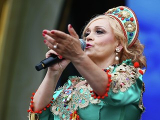 «Довели до слез»: почему Кадышева разрыдалась на съемках концерта к Новому году