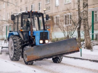 Коммунальщики бросают вызов морозам: жителей Талдома просят сообщать о гололеде на дорогах