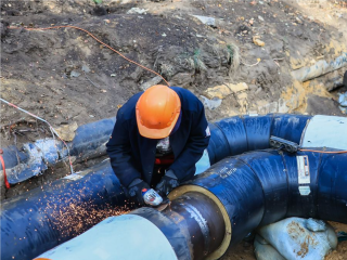 Рабочие проведут ремонт и улучшат водоснабжение на улице Красная Слобода