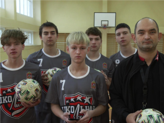 Дубненские школьники пожелали скорейшего выздоровления своему футбольному кумиру