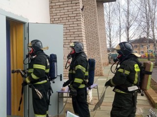 Бытовки со строителями загорелись в Москве: подробности пожара 9 декабря