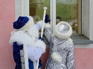 Чудо у кроватки: как в ступинской больнице Дед Мороз устраивает сюрпризы для детей