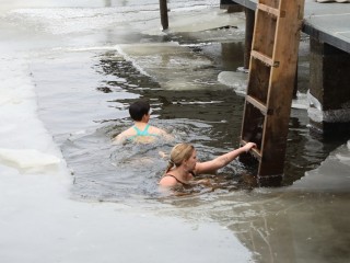 Бег, письма добра и моржевание: в городе прошла масштабная спортивная акция