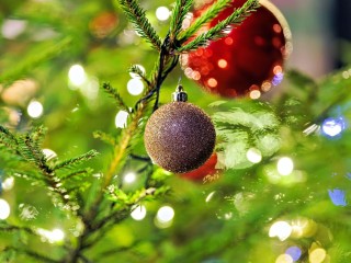 Магазины водят за нос: как избежать новогодних ловушек и не потратить всю зарплату