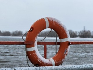 В Белоомуте возобновила работу паромная переправа через Оку, но перевозят только людей