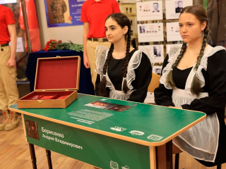 В гимназии №5 открыли Парту Героя в память о жителе Королева, Герое России Андрее Борисенко
