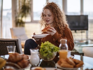 Как избежать переедания и помочь здоровью ЖКТ перед праздниками