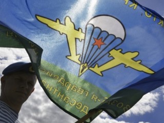 «Никто кроме нас»: в Воскресенске торжественно открыли памятный знак в честь ВДВ